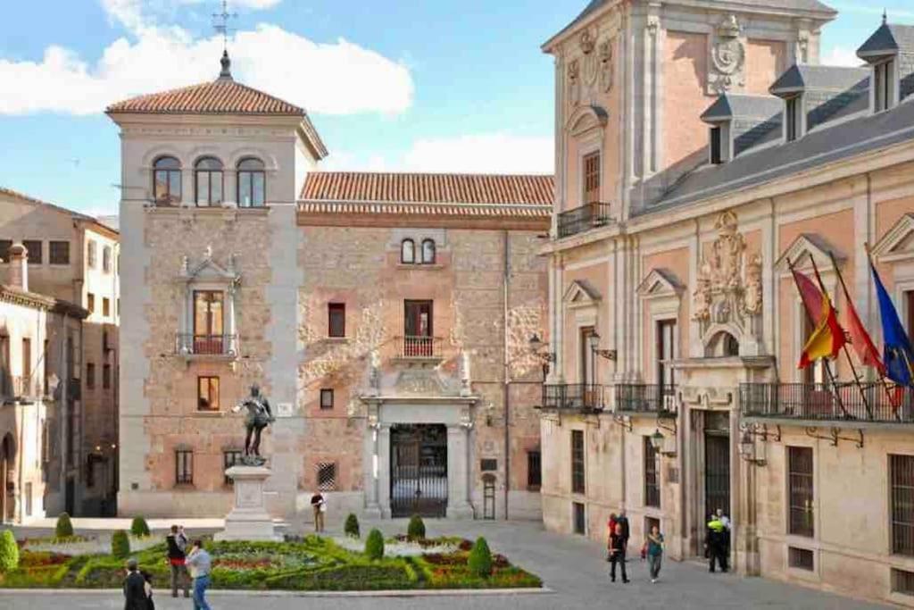 El Apartamento En Opera Palacio Real Мадрид Екстериор снимка