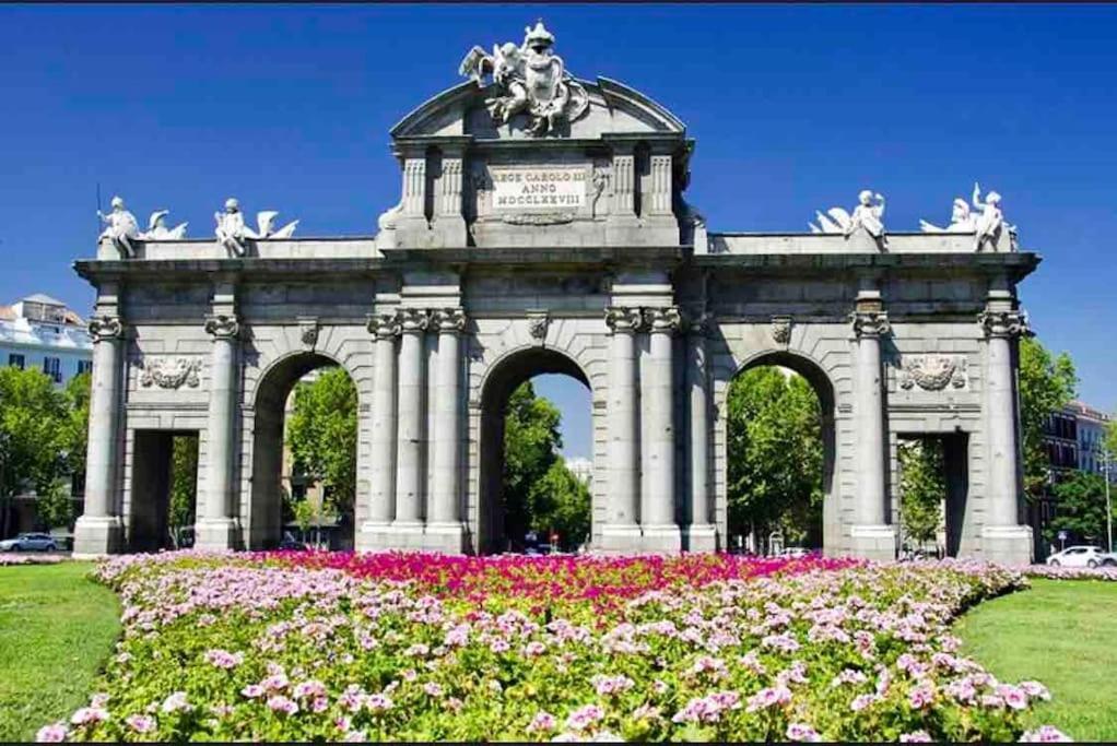 El Apartamento En Opera Palacio Real Мадрид Екстериор снимка